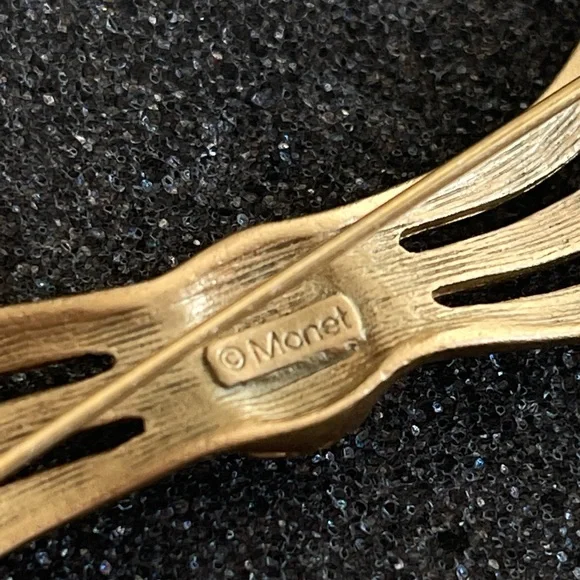 Vintage Signed DESIGNER Monet Brooch Stylized Bow Cabochon Rope Matte Gold - Picture 4 of 4